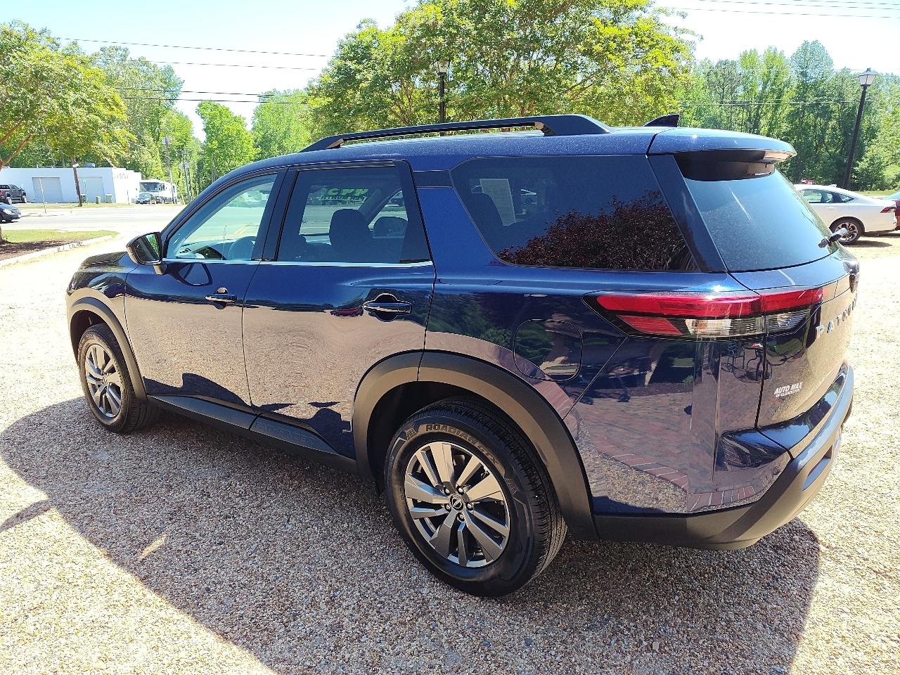 Nissan Pathfinder SV 2WD 2025
