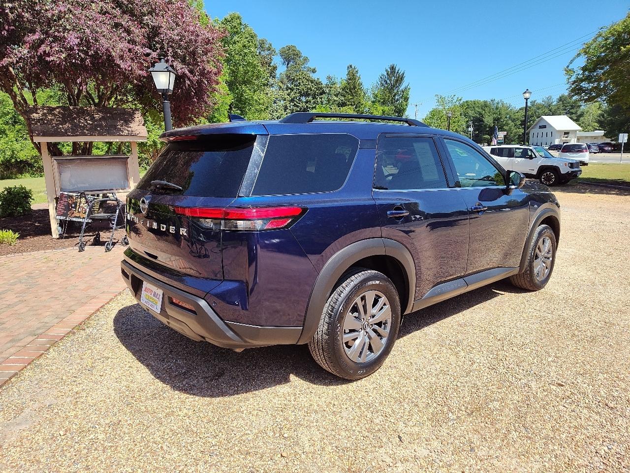 Nissan Pathfinder SV 2WD 2025