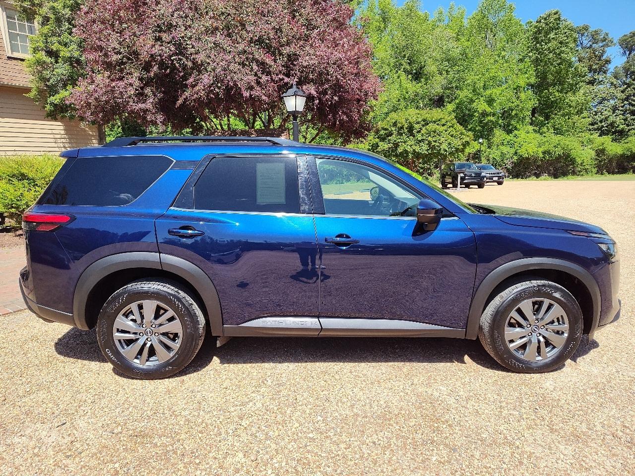 Nissan Pathfinder SV 2WD 2025