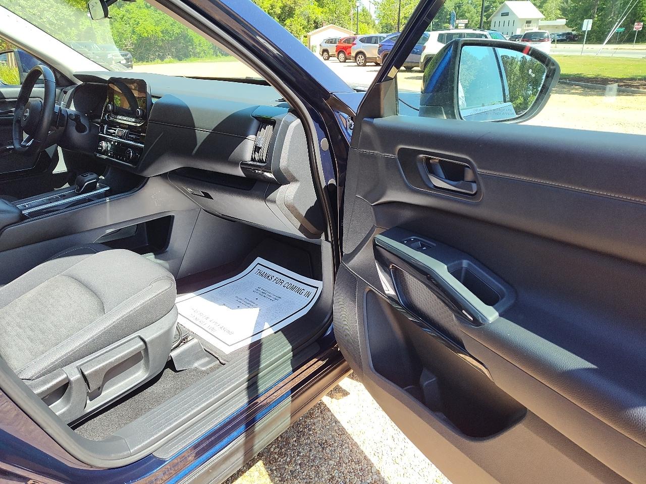 Nissan Pathfinder SV 2WD 2025