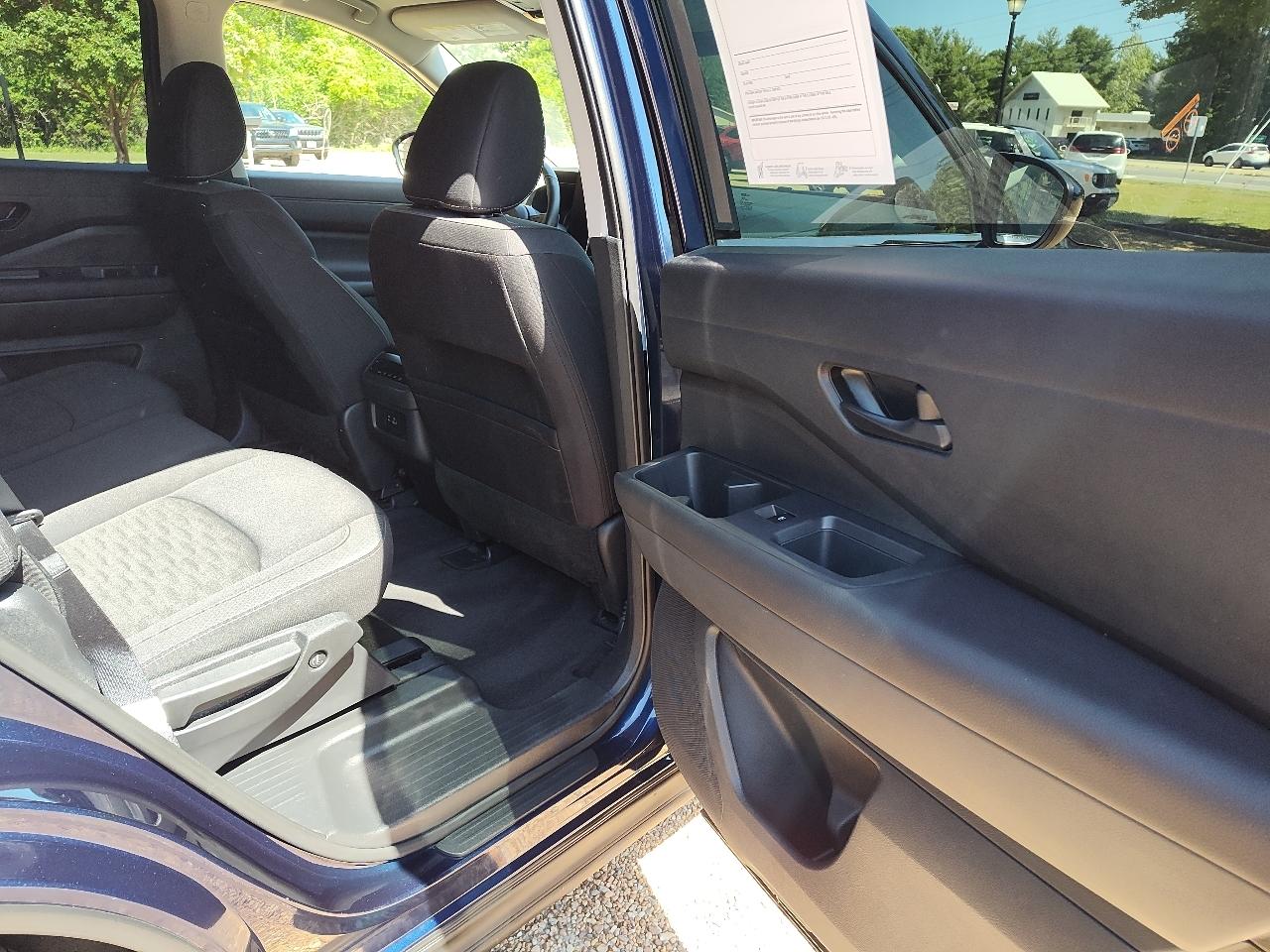 Nissan Pathfinder SV 2WD 2025