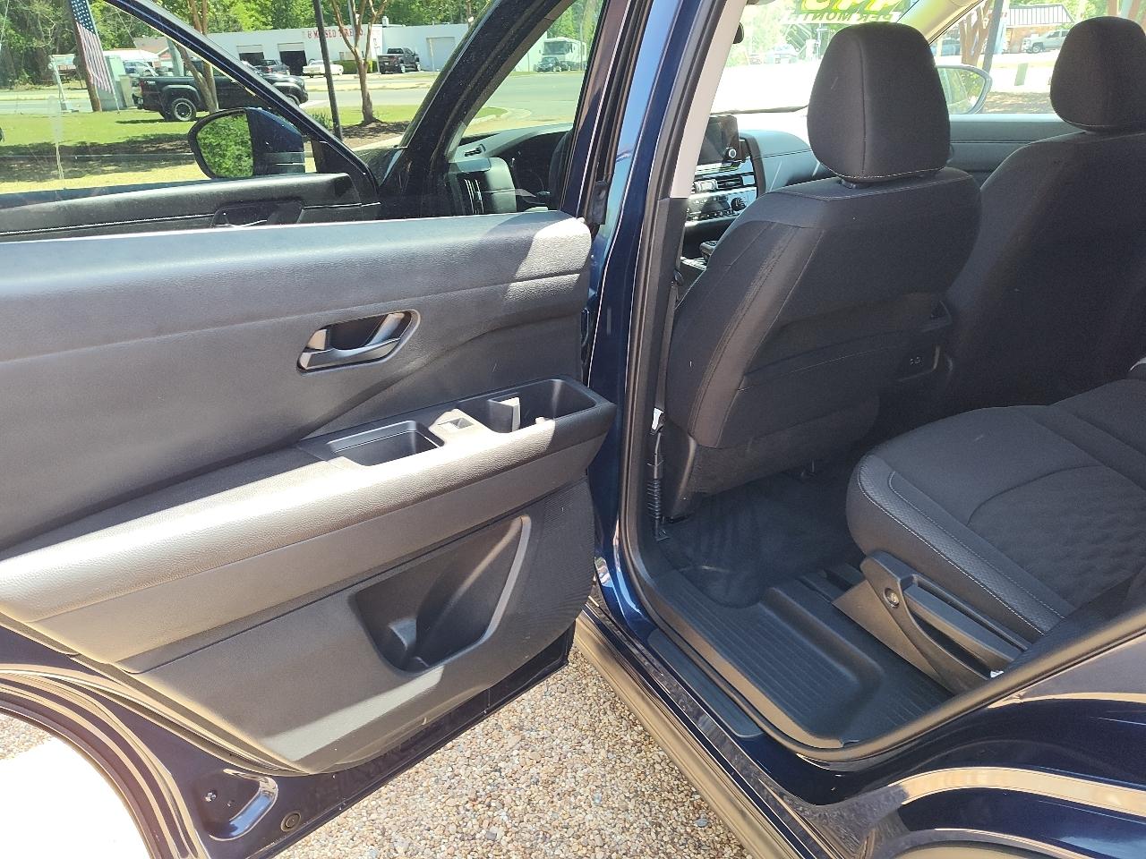 Nissan Pathfinder SV 2WD 2025