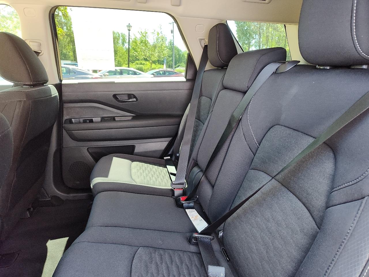 Nissan Pathfinder SV 2WD 2025
