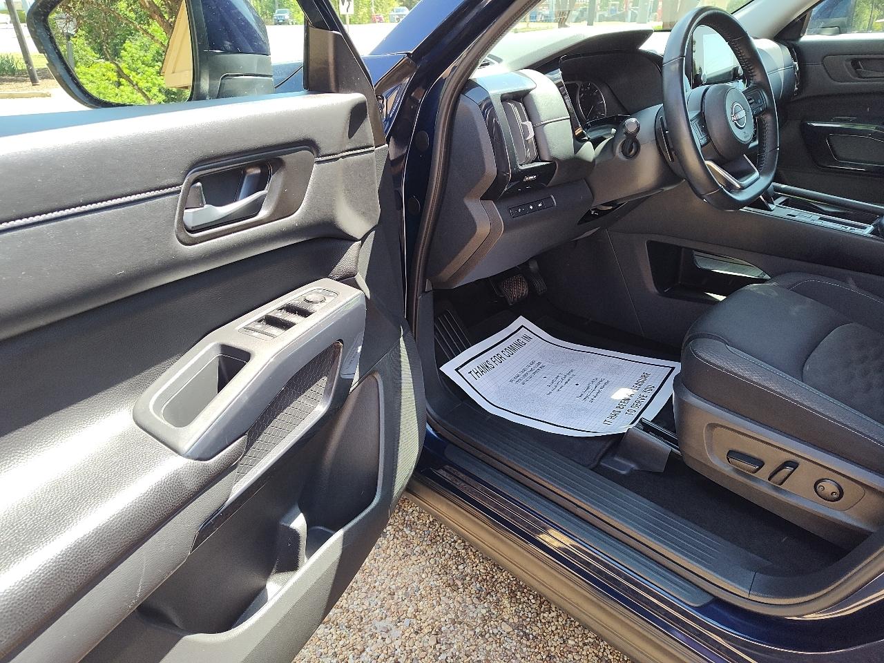Nissan Pathfinder SV 2WD 2025