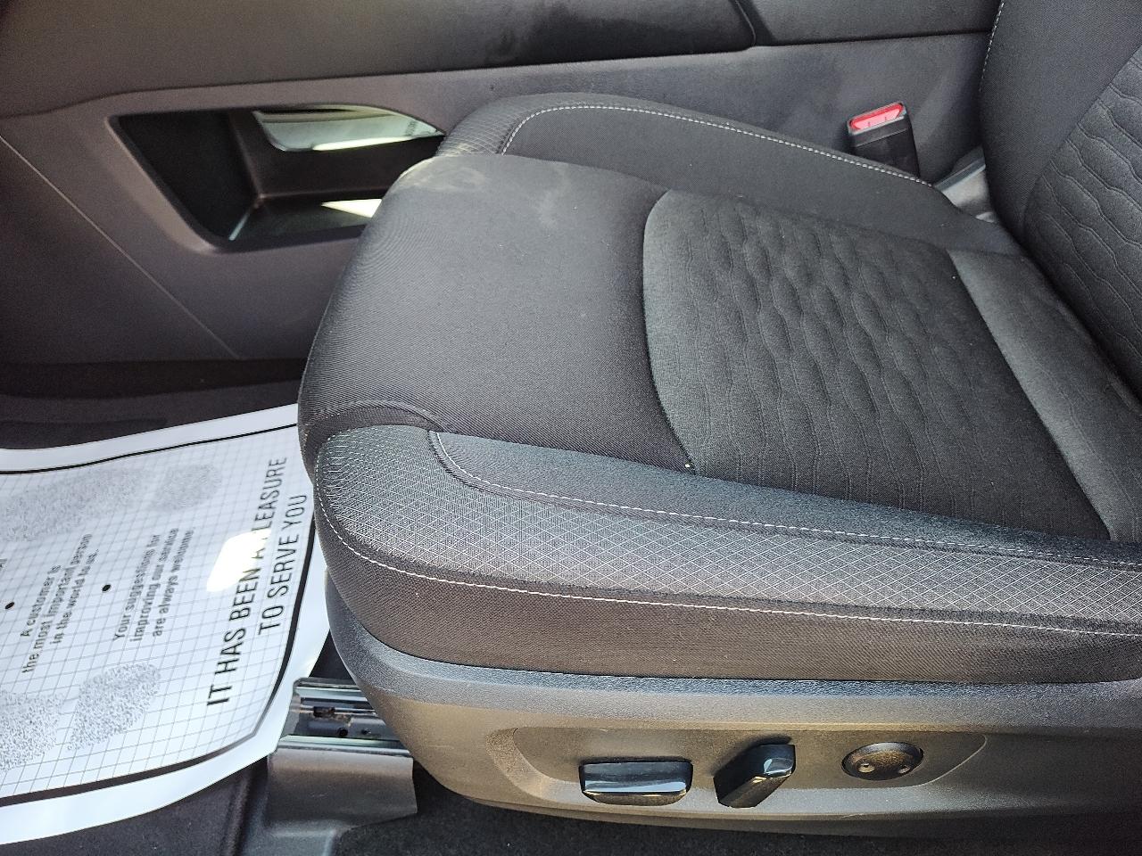 Nissan Pathfinder SV 2WD 2025
