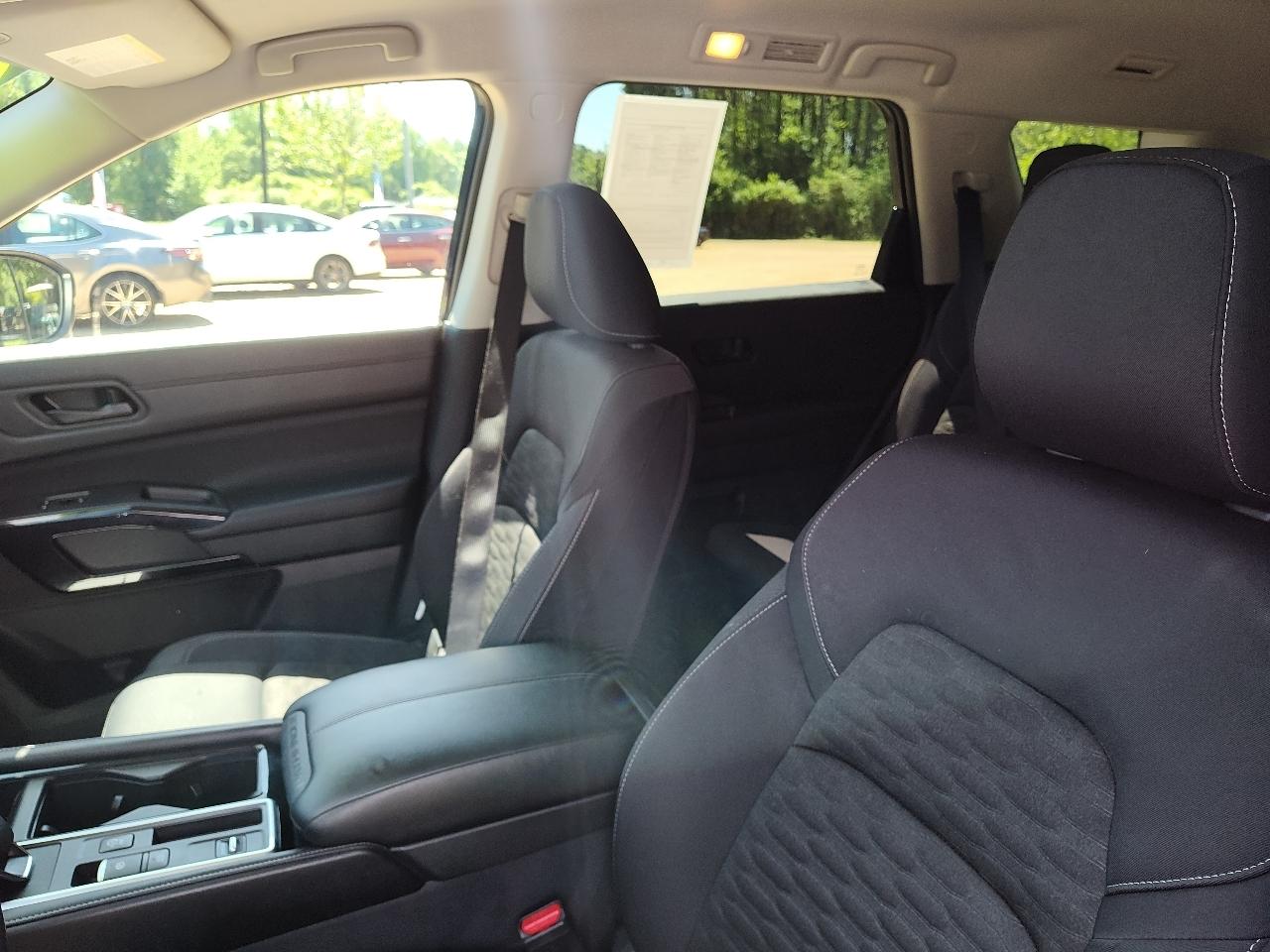 Nissan Pathfinder SV 2WD 2025