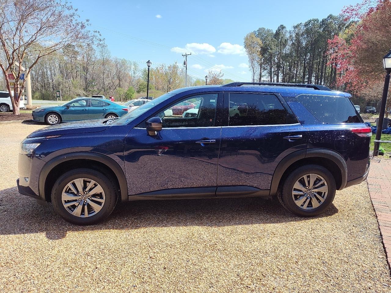 Nissan Pathfinder SV 2WD 2025
