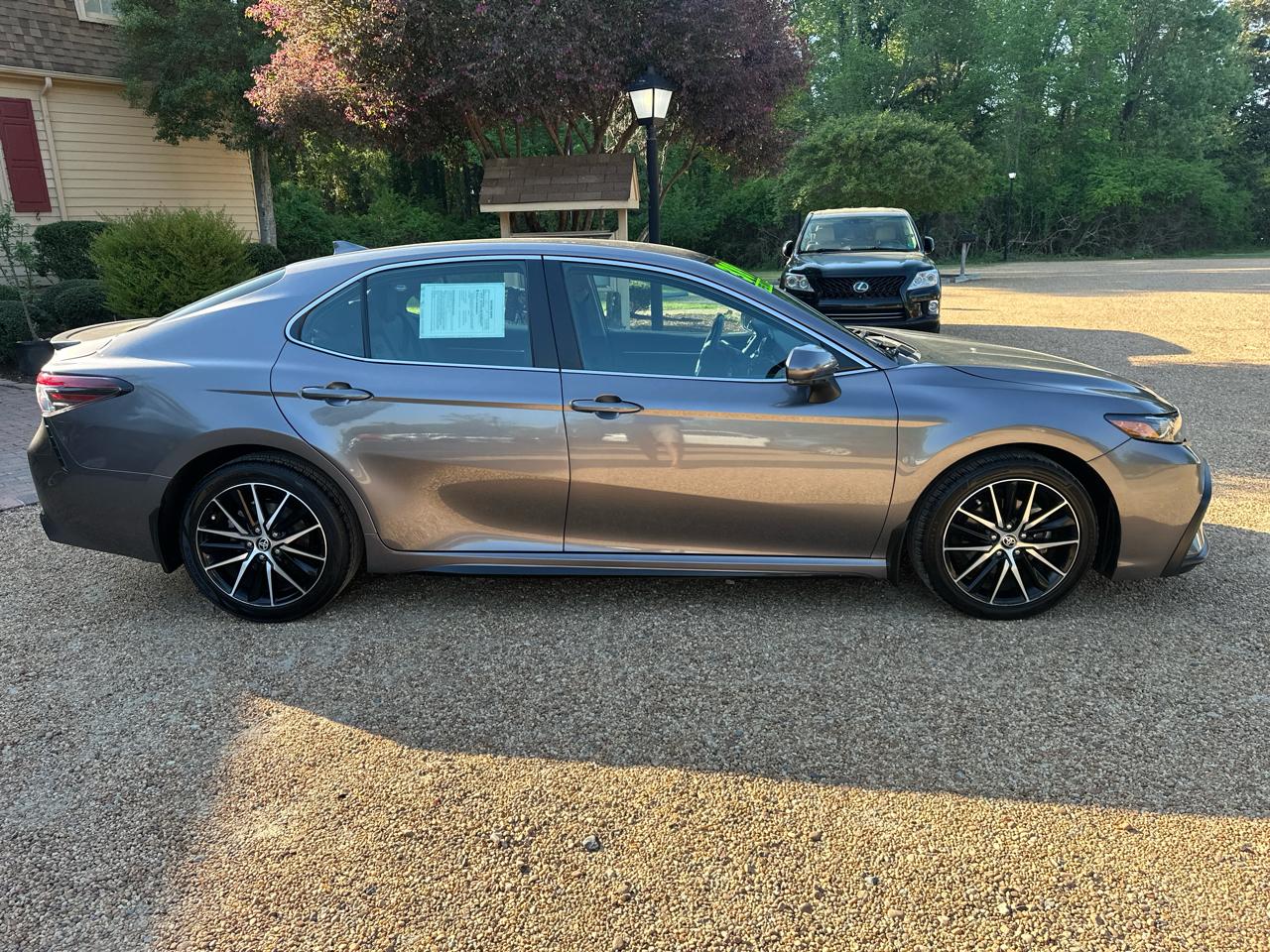 Toyota Camry SE Auto (Natl) 2024