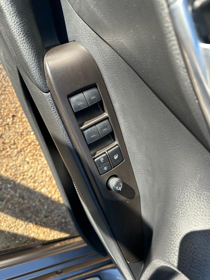 Toyota Camry SE Auto (Natl) 2024