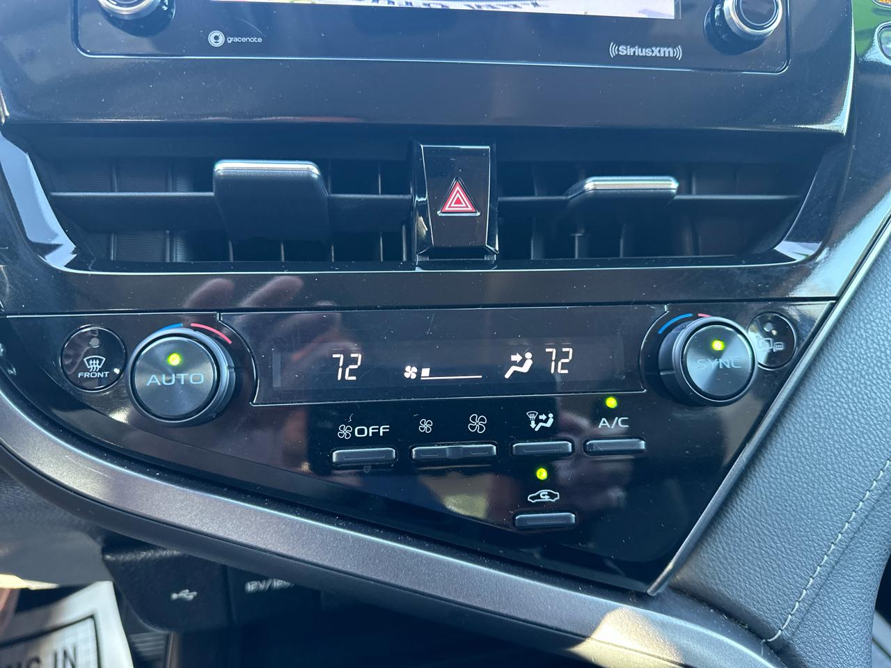 Toyota Camry SE Auto (Natl) 2024