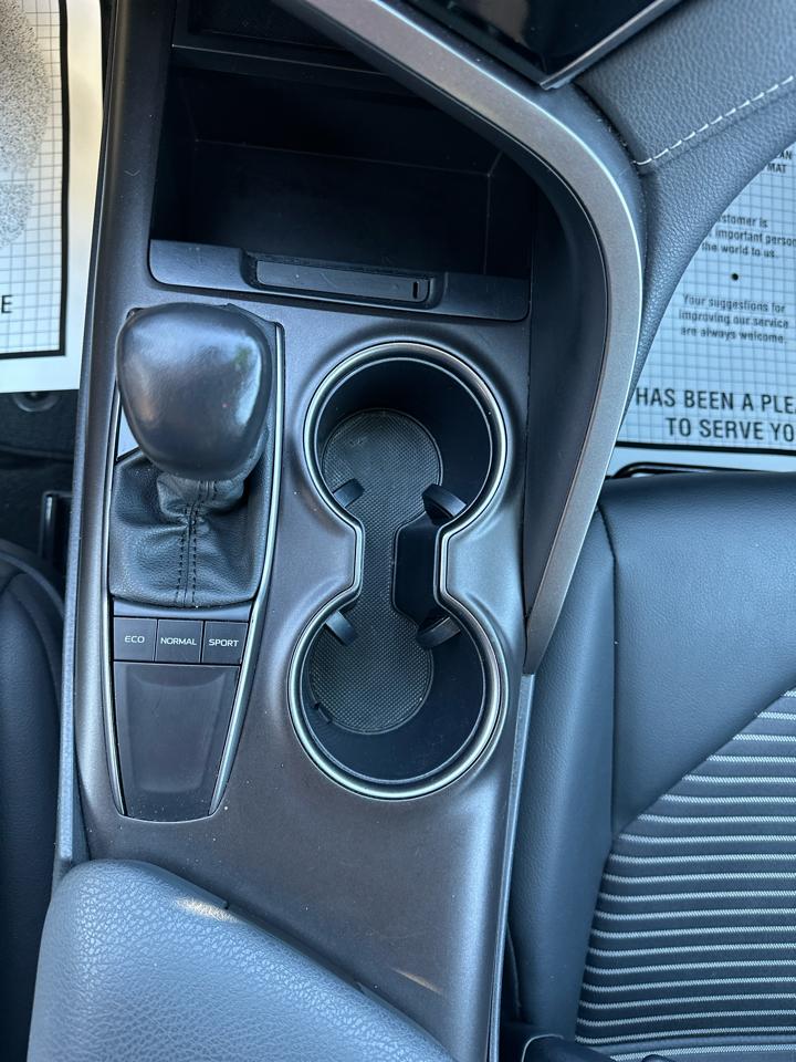 Toyota Camry SE Auto (Natl) 2024