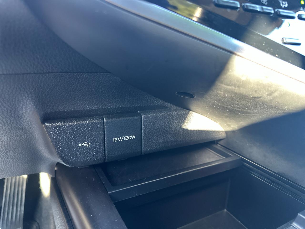 Toyota Camry SE Auto (Natl) 2024