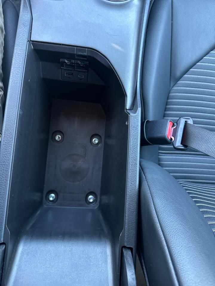 Toyota Camry SE Auto (Natl) 2024