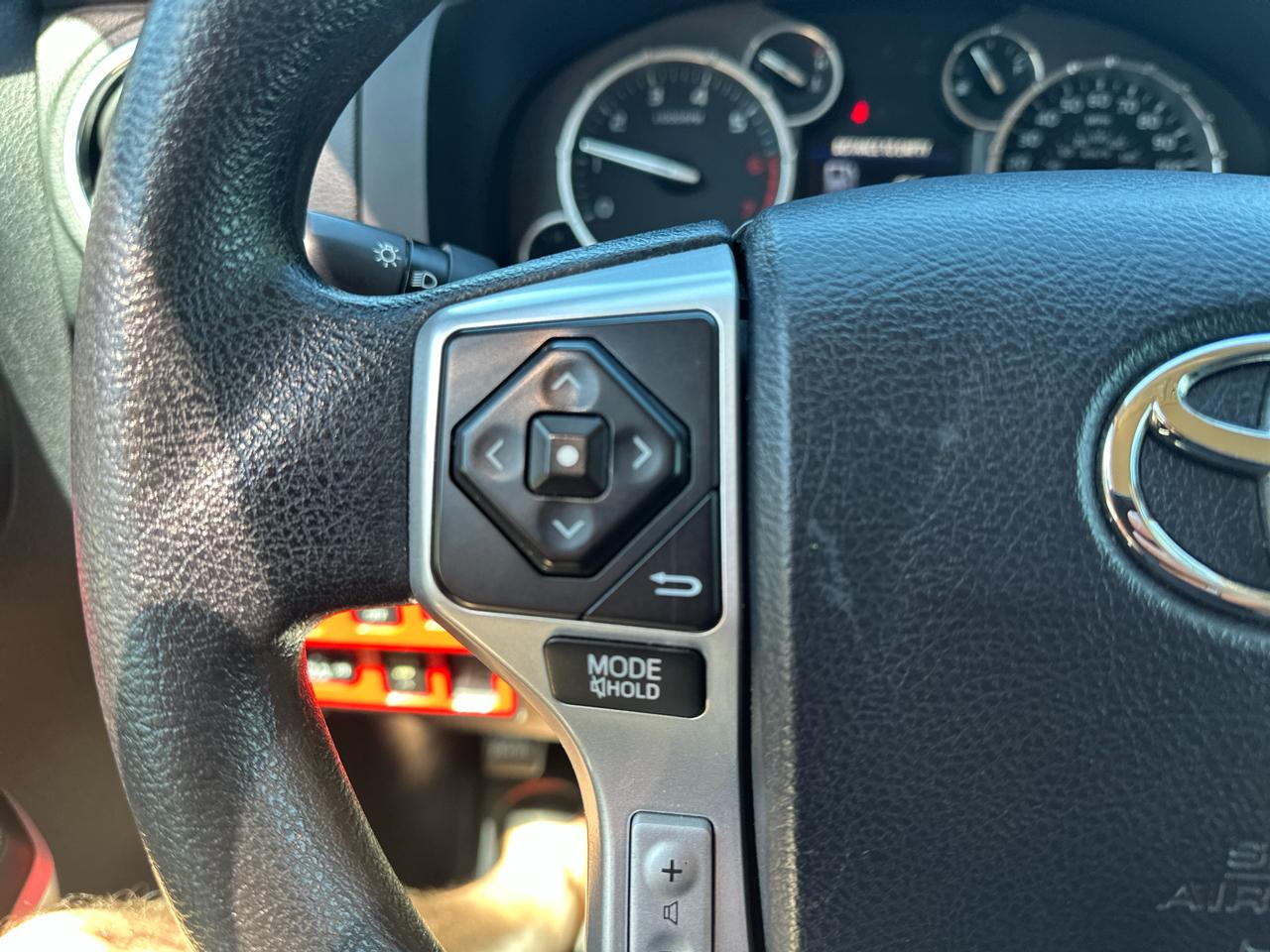 Toyota Tundra 4WD Truck Double Cab 5.7L FFV V8 6-Spd AT SR (Natl) 2015