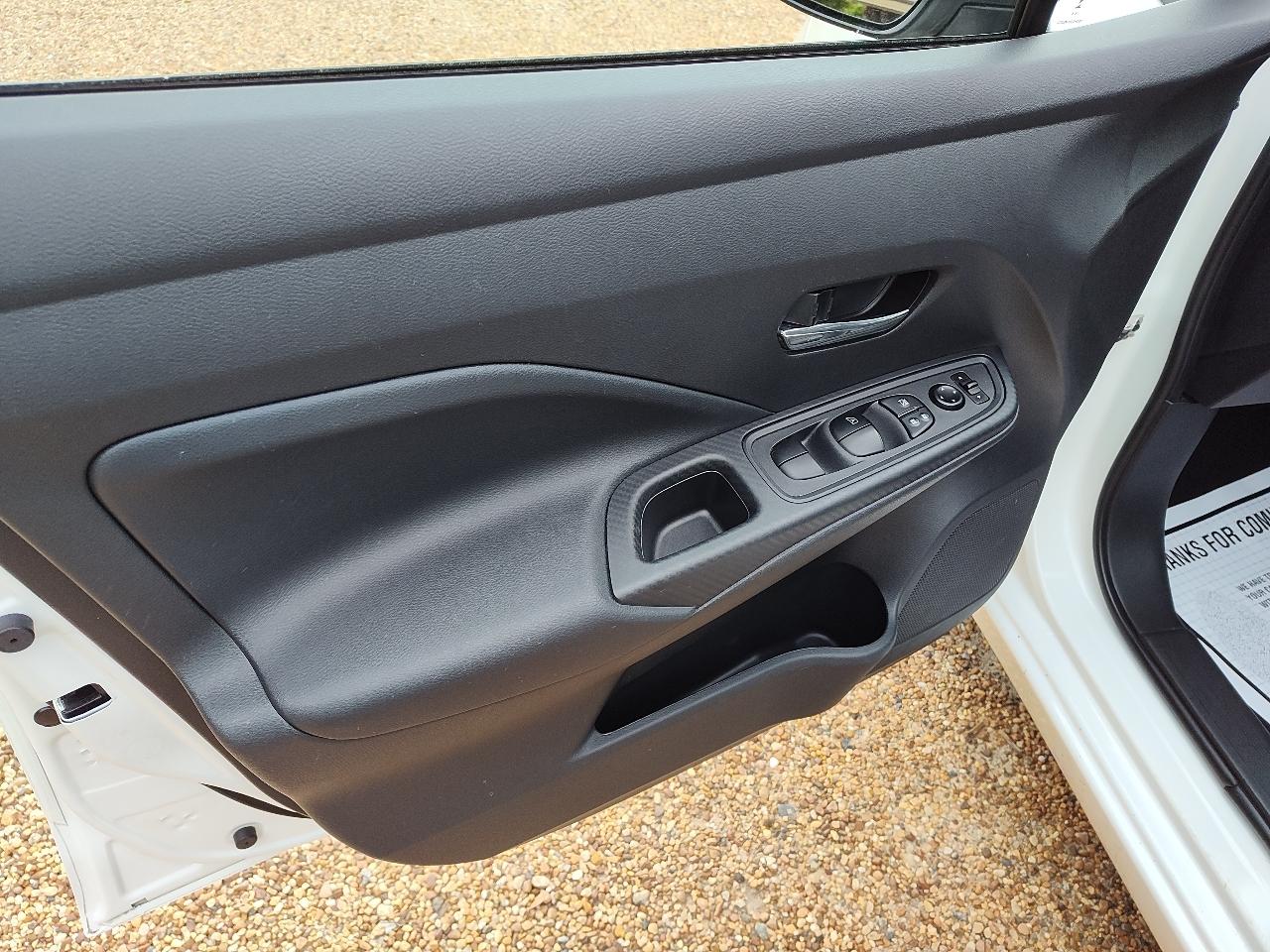 Nissan Versa SV CVT 2024