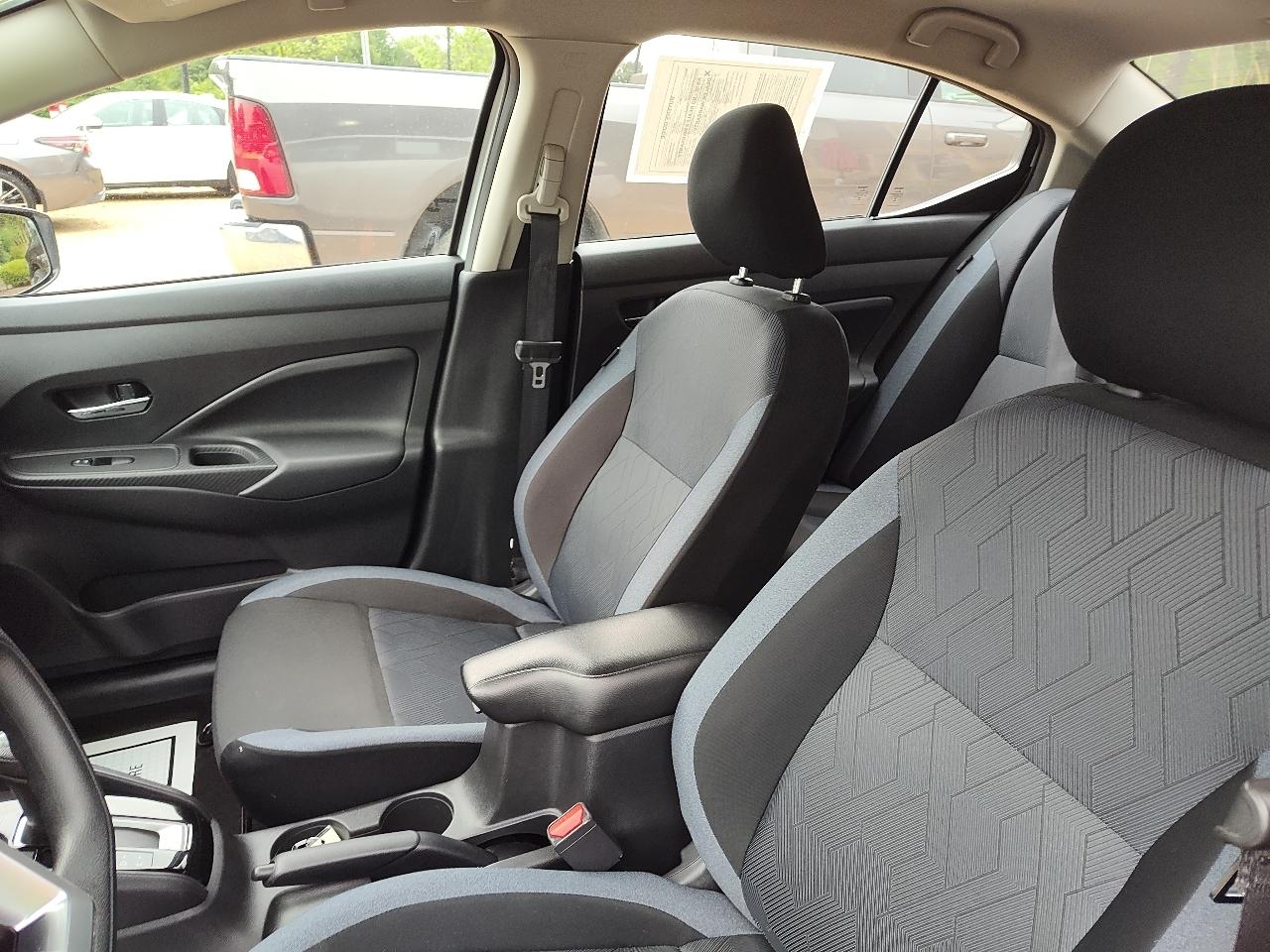 Nissan Versa SV CVT 2024