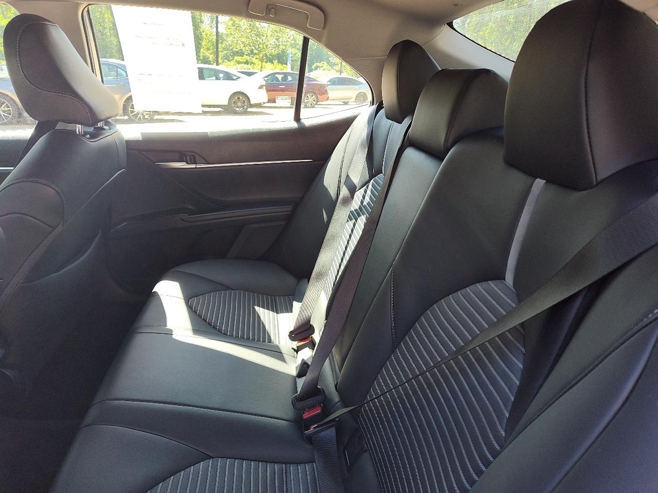 Toyota Camry SE Auto (Natl) 2024