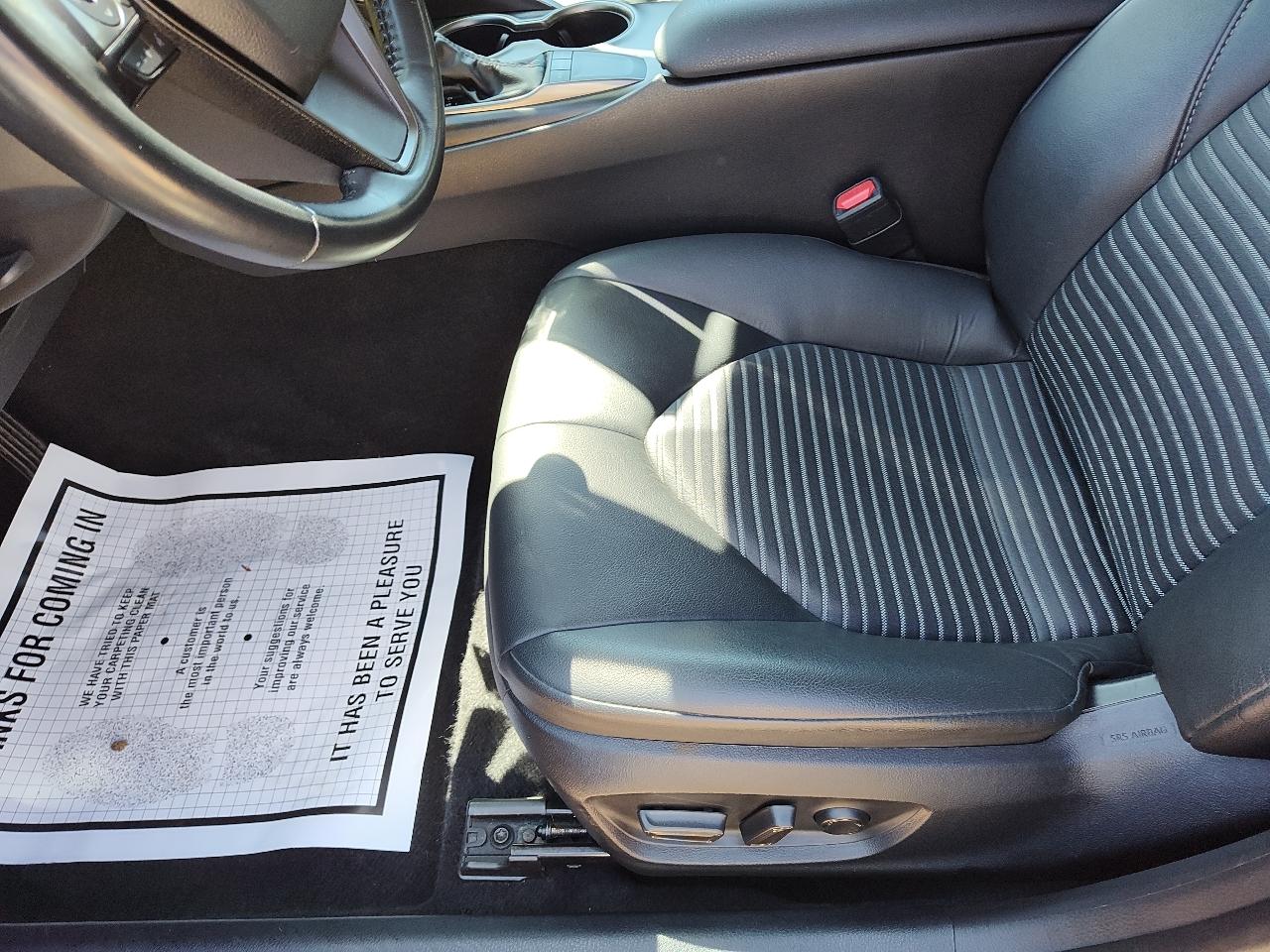 Toyota Camry SE Auto (Natl) 2024