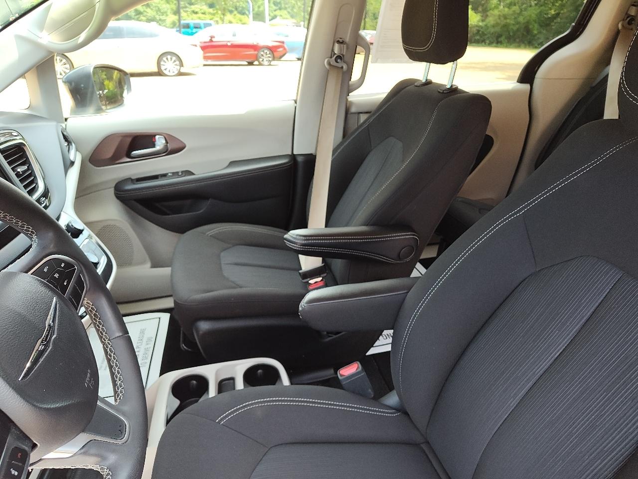 Chrysler Voyager LX FWD 2023