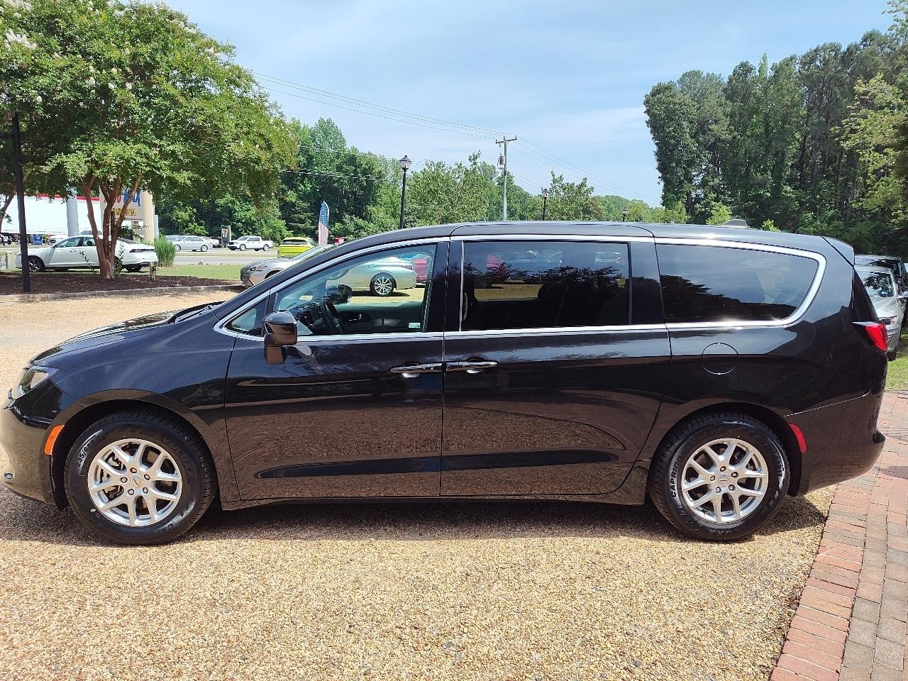 Chrysler Voyager LX FWD 2023