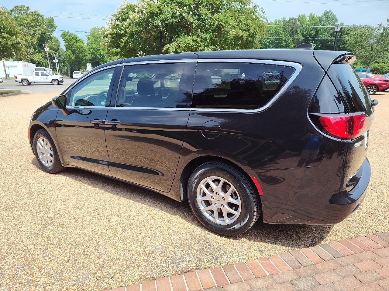 Chrysler Voyager LX FWD 2023