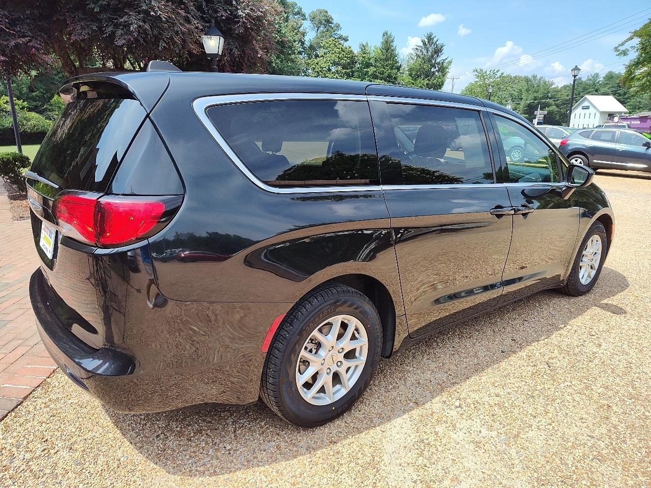 Chrysler Voyager LX FWD 2023