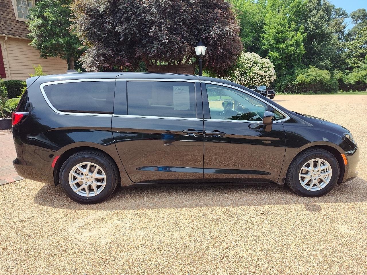 Chrysler Voyager LX FWD 2023