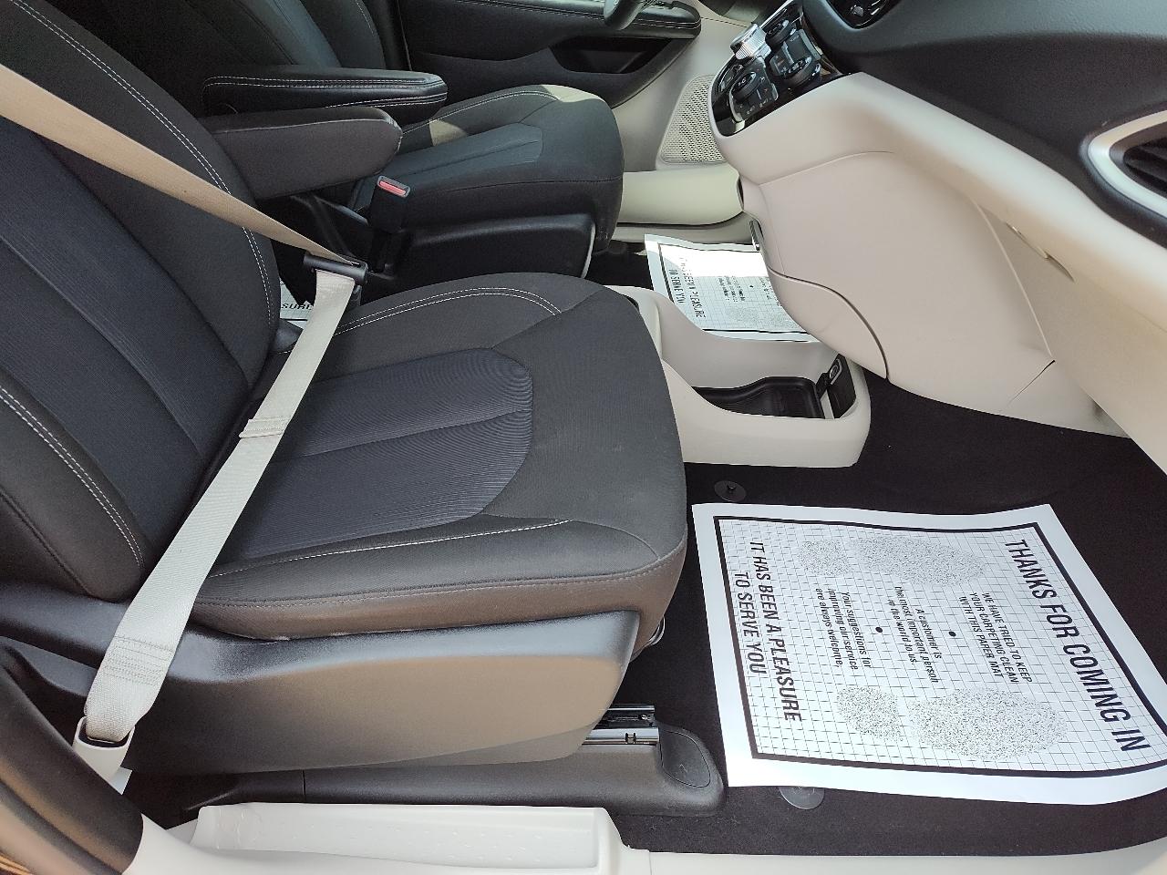Chrysler Voyager LX FWD 2023