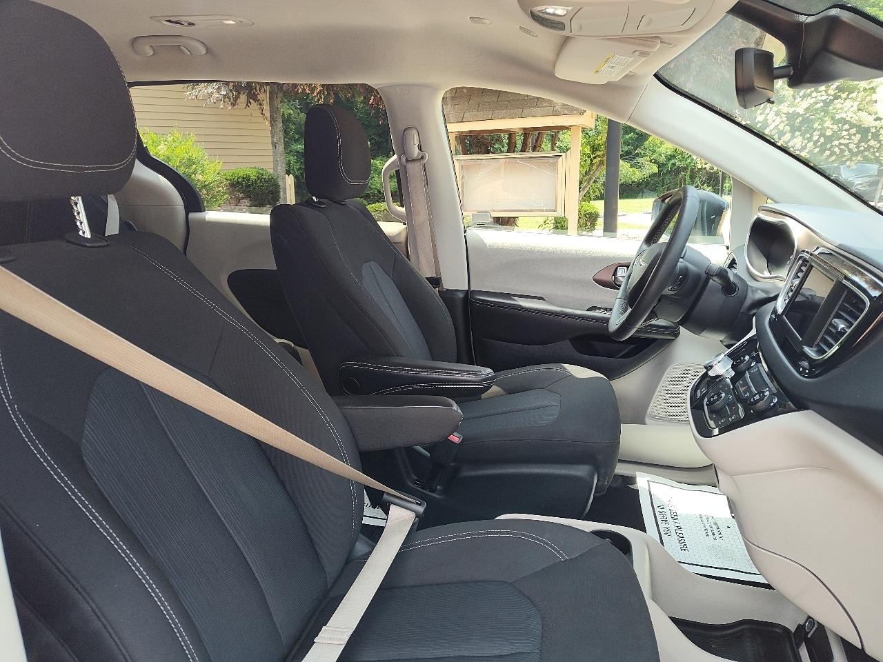 Chrysler Voyager LX FWD 2023