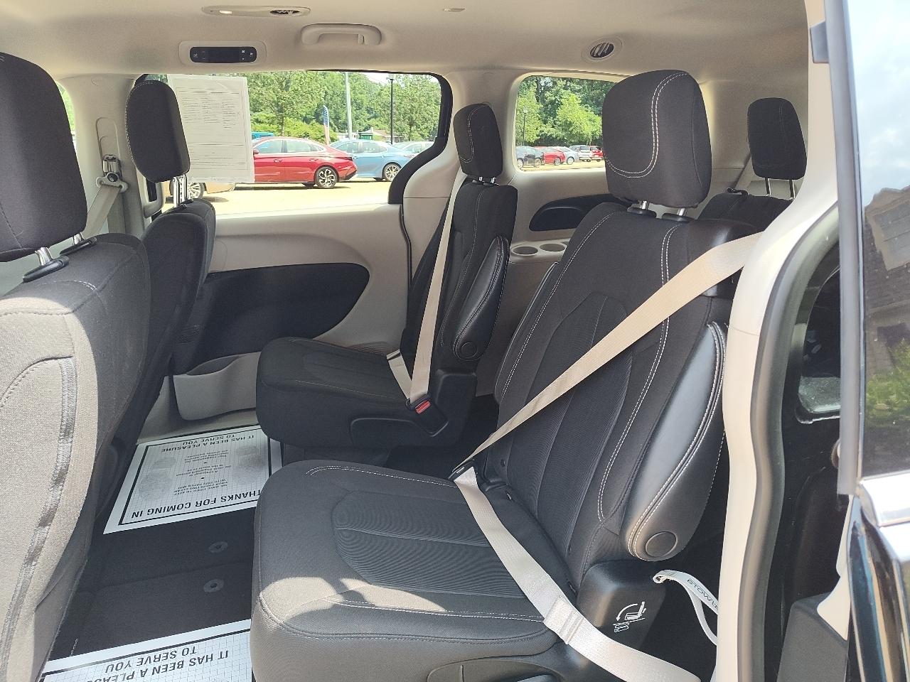 Chrysler Voyager LX FWD 2023