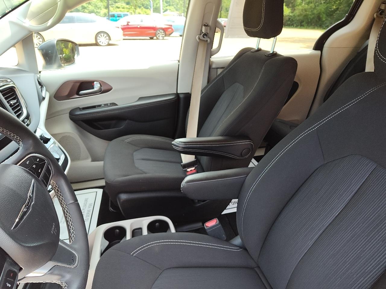 Chrysler Voyager LX FWD 2023
