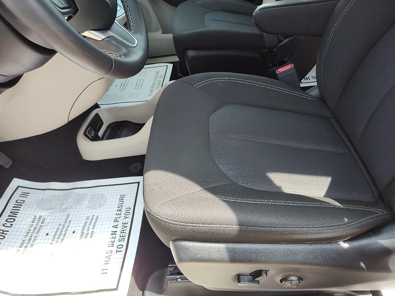 Chrysler Voyager LX FWD 2023