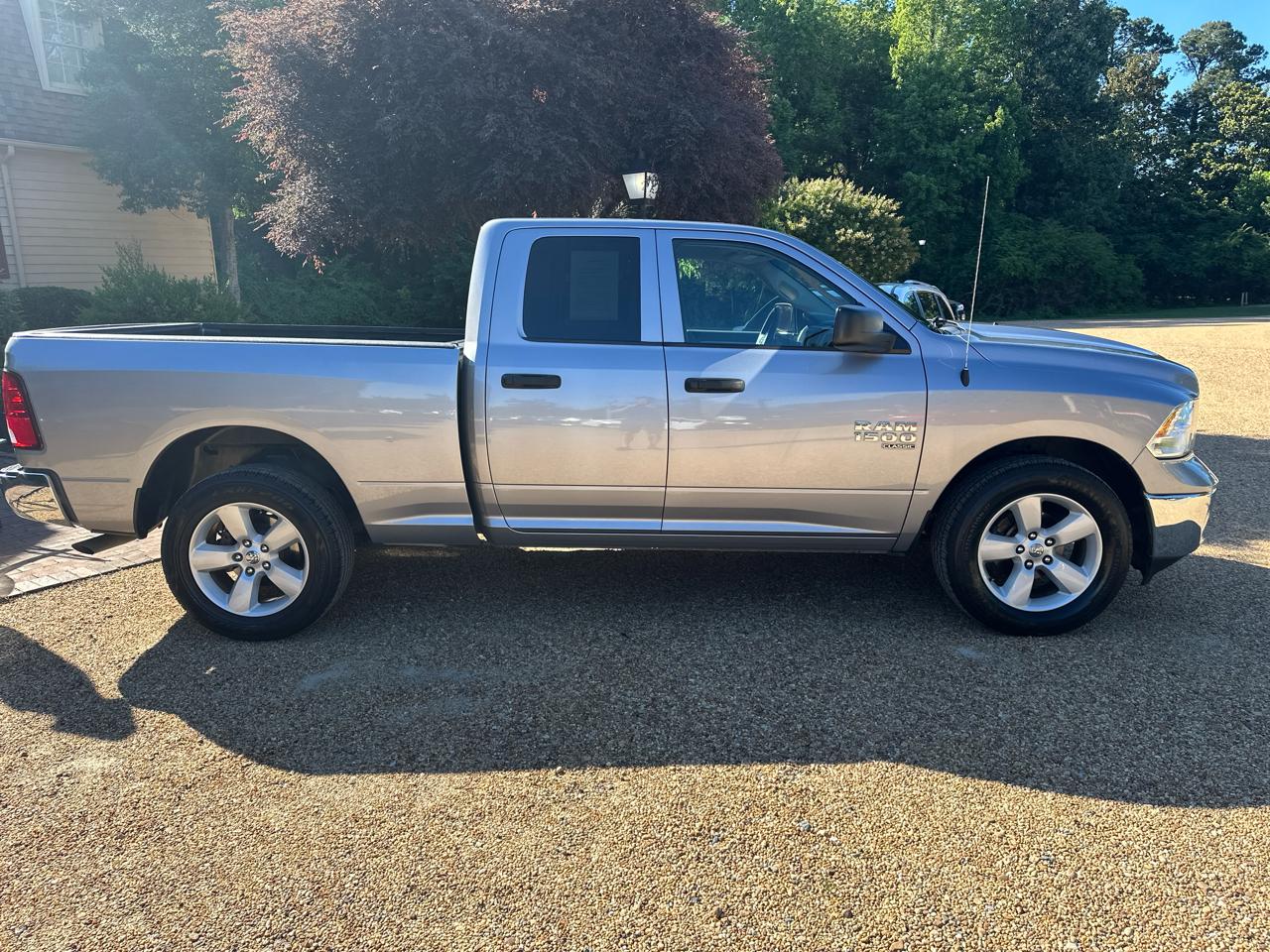 RAM 1500 Classic SLT 4x4 Quad Cab 6'4" Box 2024