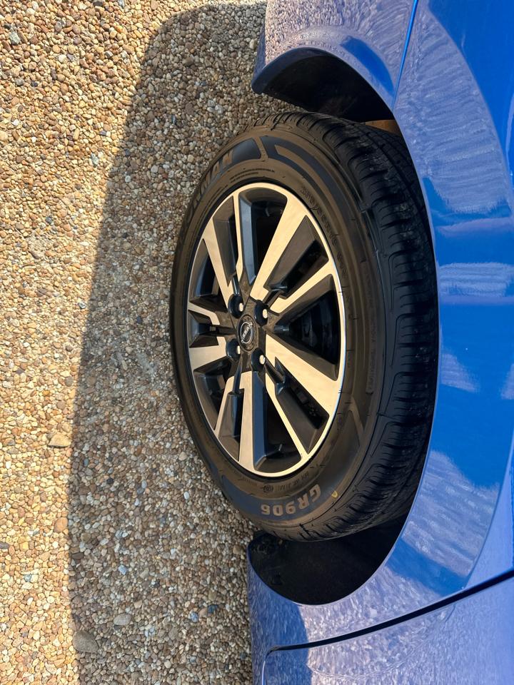 Nissan Versa SV CVT 2024
