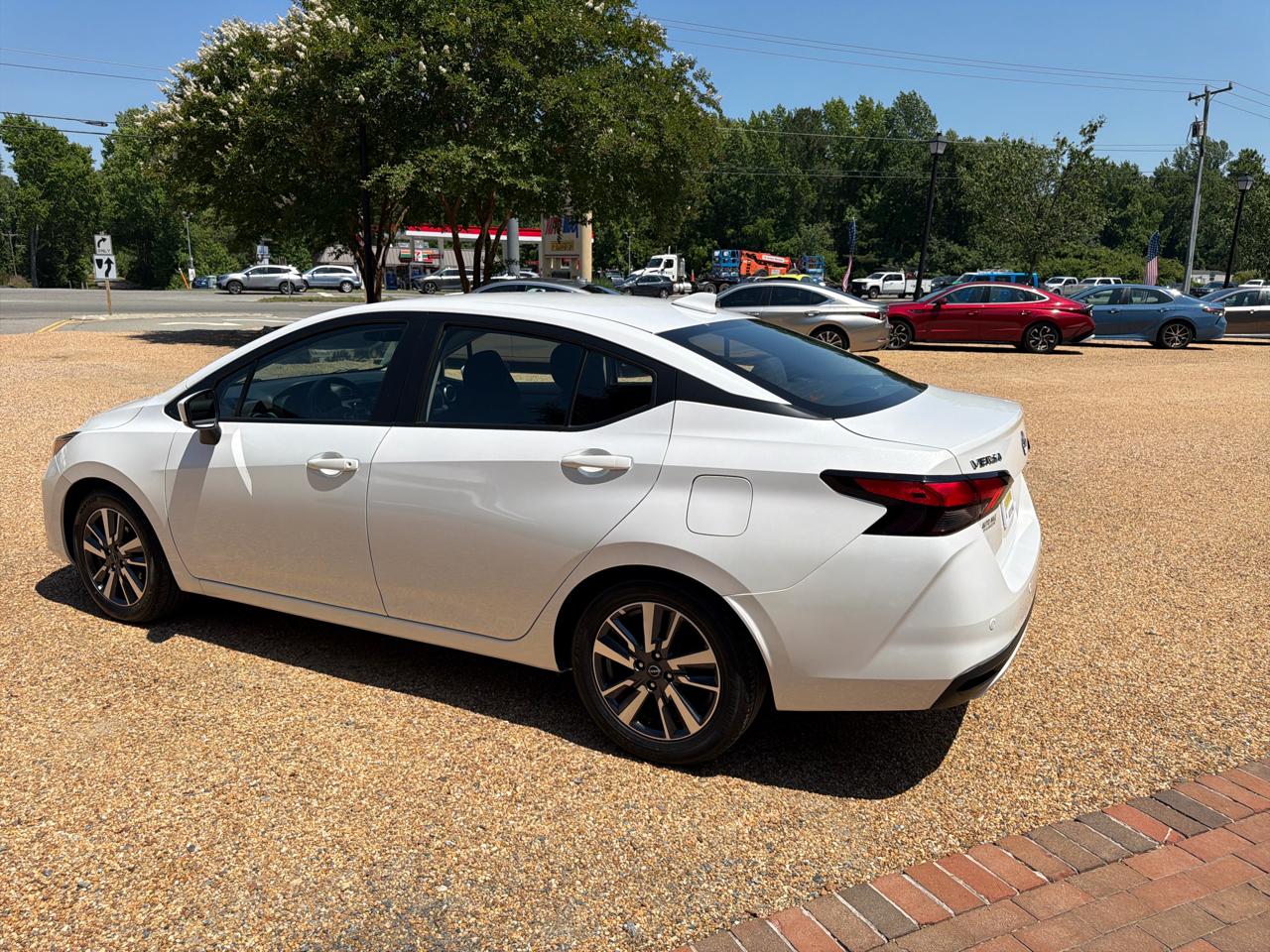 Nissan Versa SV CVT 2023