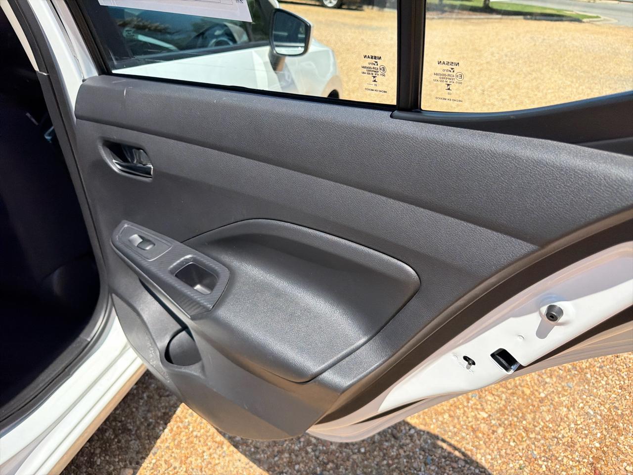 Nissan Versa SV CVT 2023
