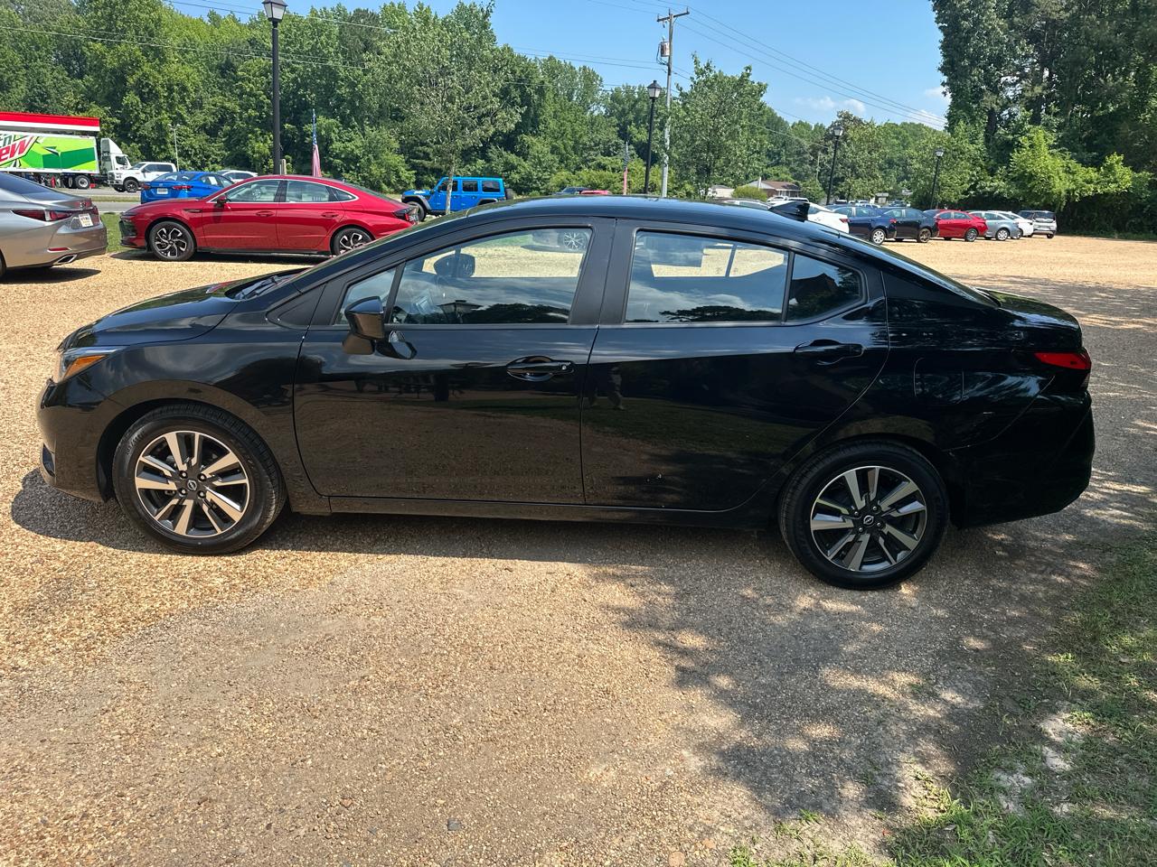 Nissan Versa SV CVT 2025