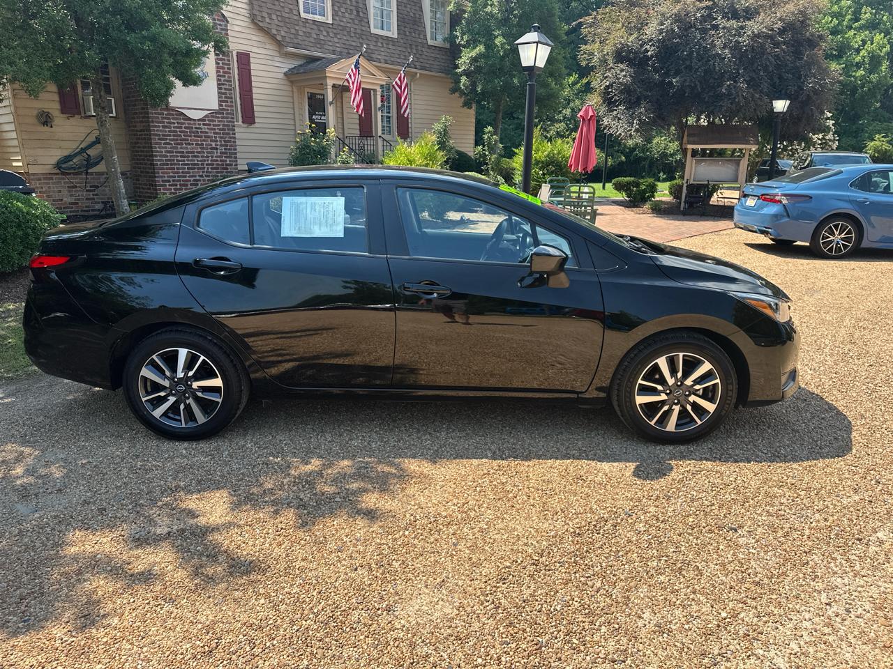 Nissan Versa SV CVT 2025