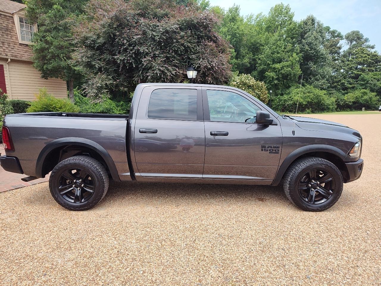 RAM 1500 Classic Warlock 4x4 Crew Cab 5'7" Box 2024