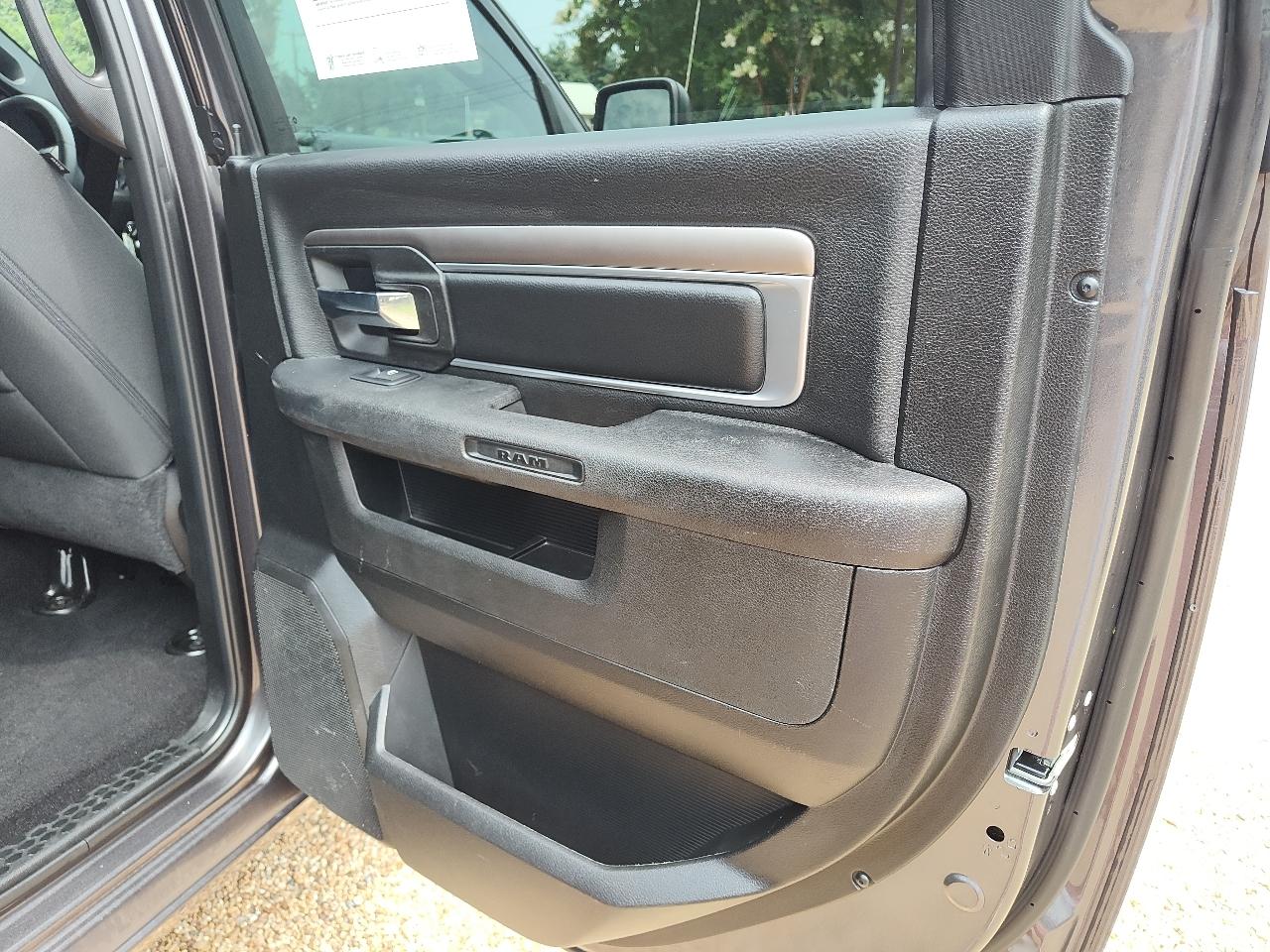 RAM 1500 Classic Warlock 4x4 Crew Cab 5'7" Box 2024