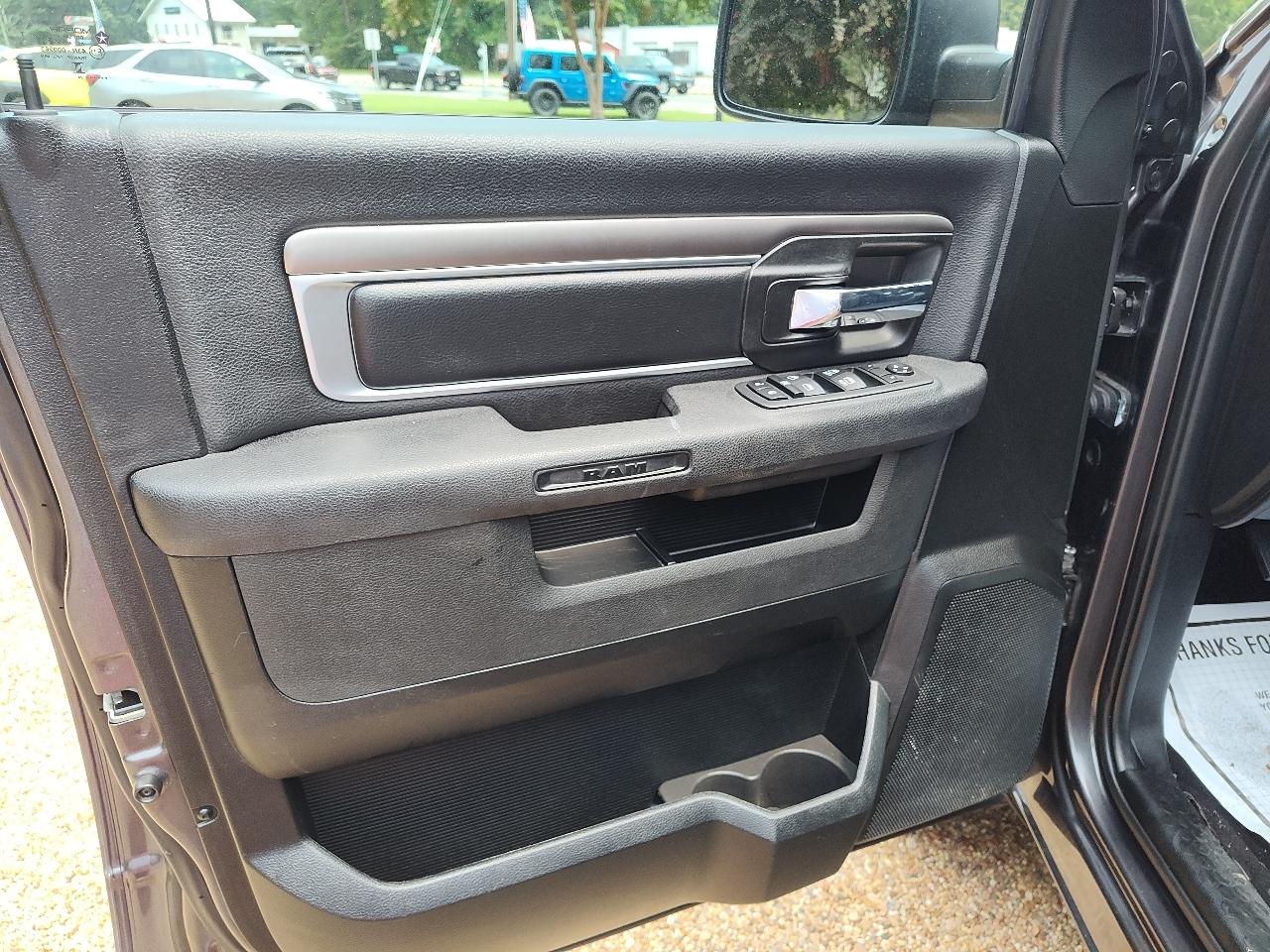 RAM 1500 Classic Warlock 4x4 Crew Cab 5'7" Box 2024