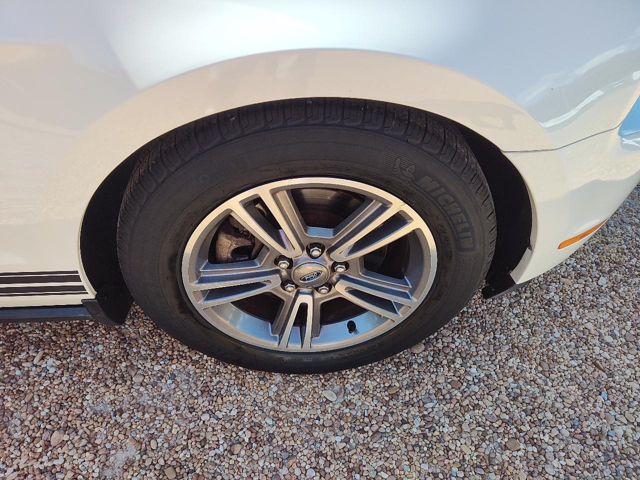 Ford Mustang 2dr Conv V6 2012
