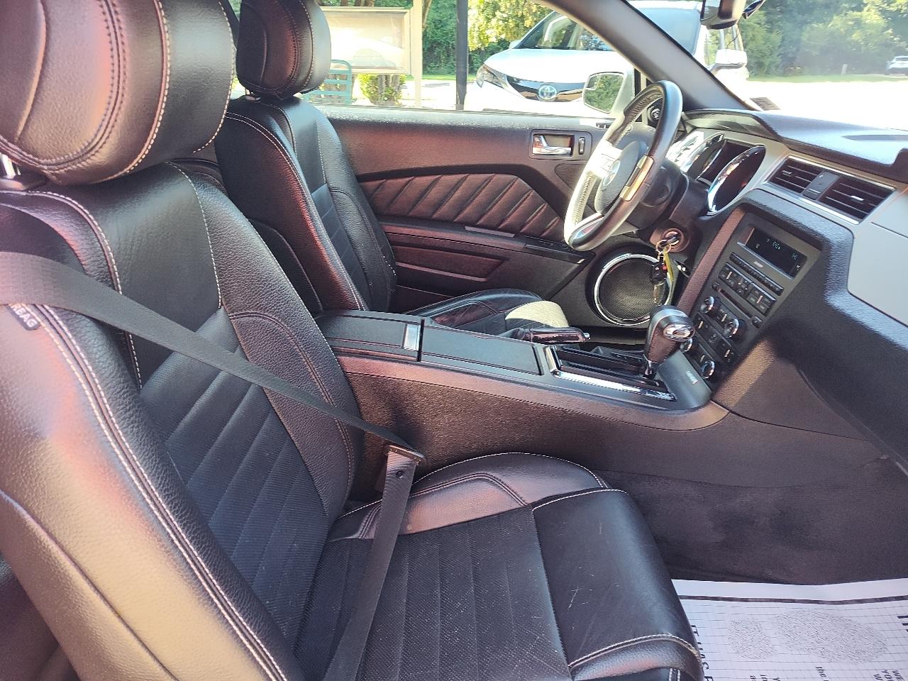Ford Mustang 2dr Conv V6 2012