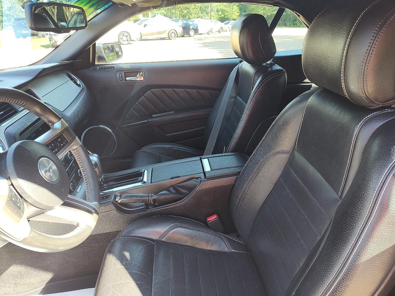 Ford Mustang 2dr Conv V6 2012