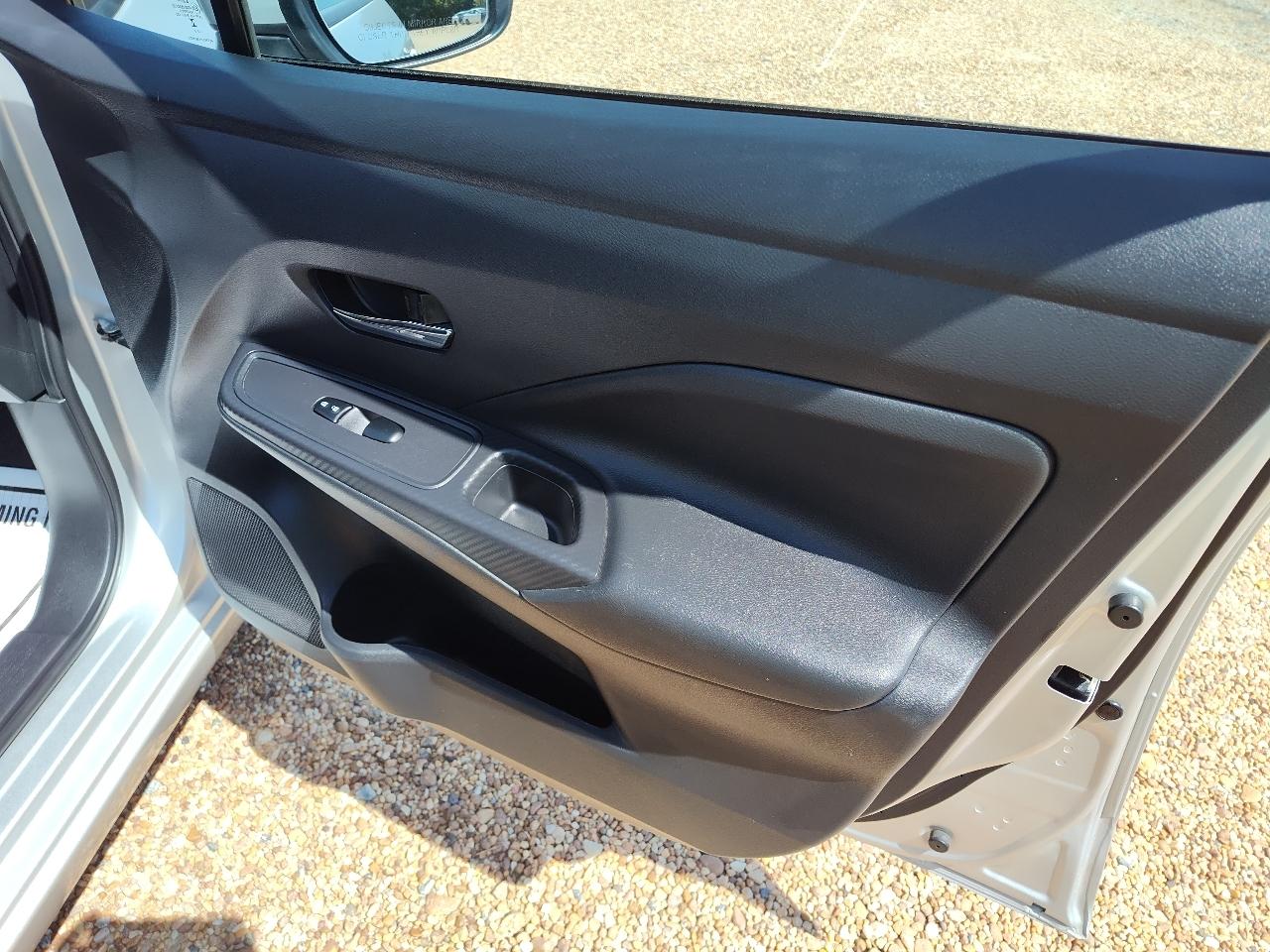Nissan Versa SV CVT 2024