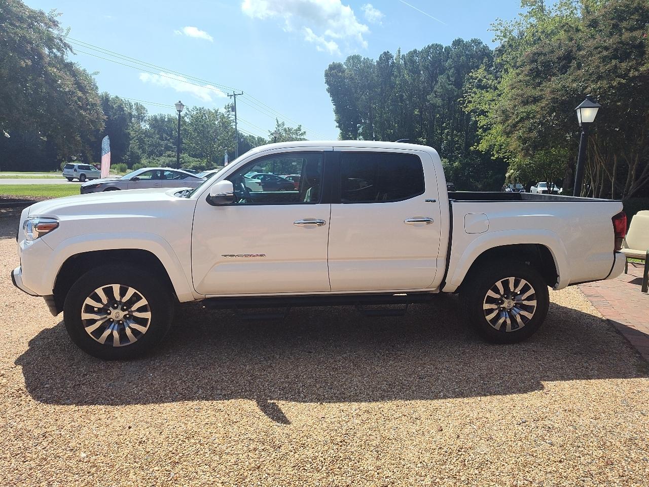 Toyota Tacoma 2WD SR5 Double Cab 5' Bed V6 AT (Natl) 2023