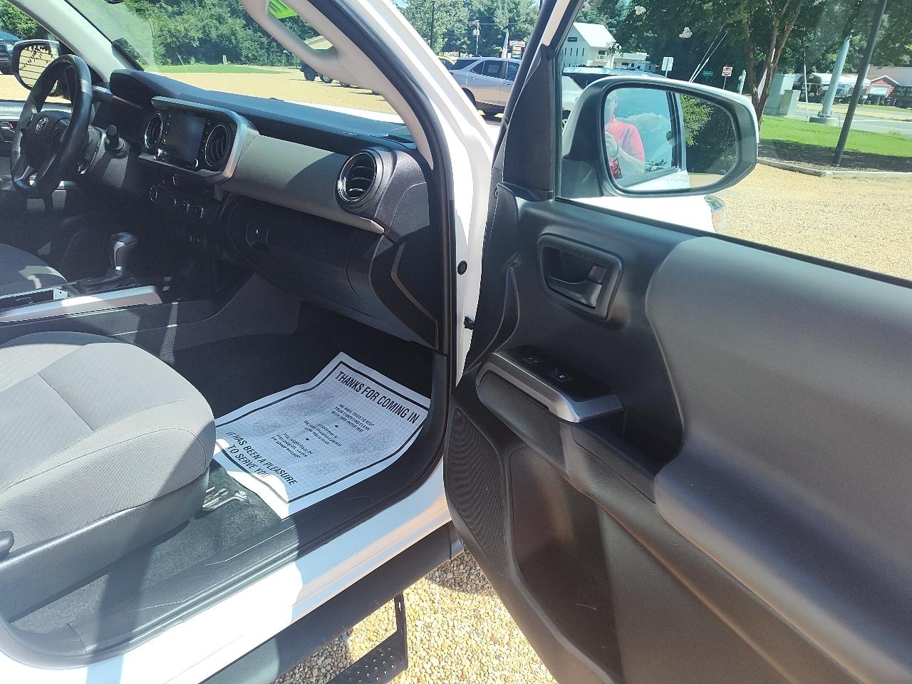 Toyota Tacoma 2WD SR5 Double Cab 5' Bed V6 AT (Natl) 2023