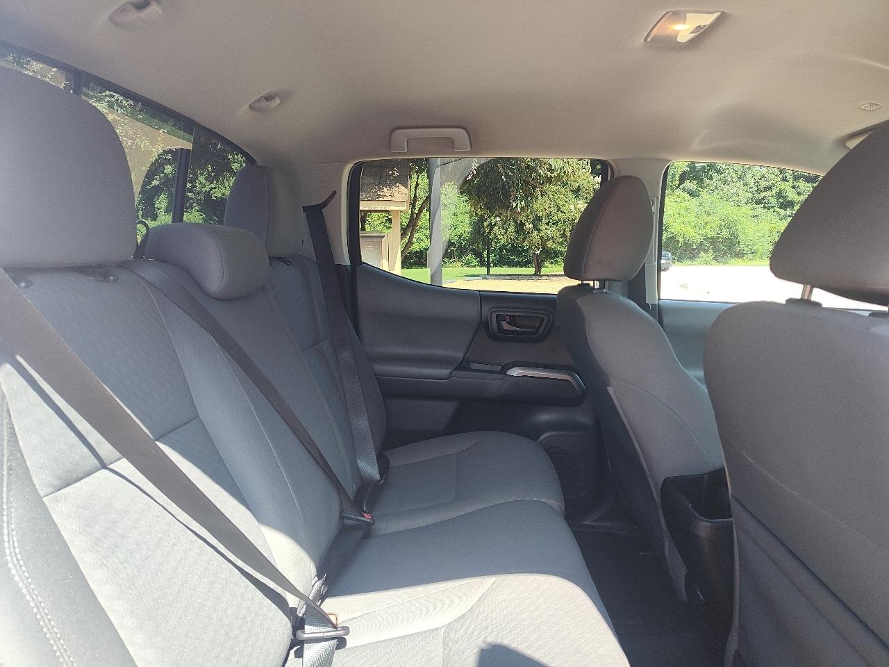 Toyota Tacoma 2WD SR5 Double Cab 5' Bed V6 AT (Natl) 2023