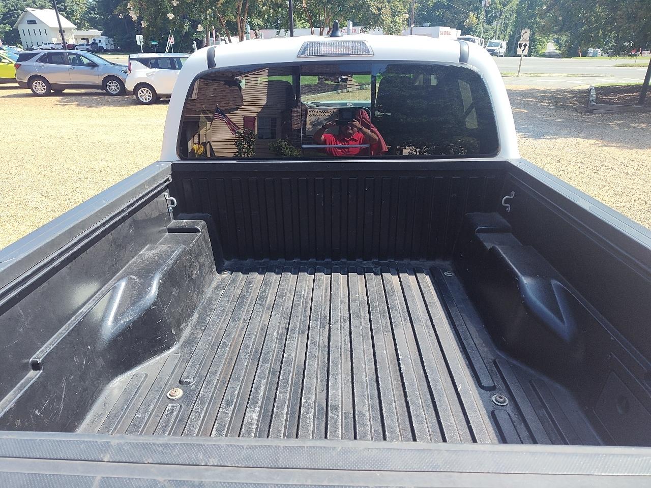 Toyota Tacoma 2WD SR5 Double Cab 5' Bed V6 AT (Natl) 2023