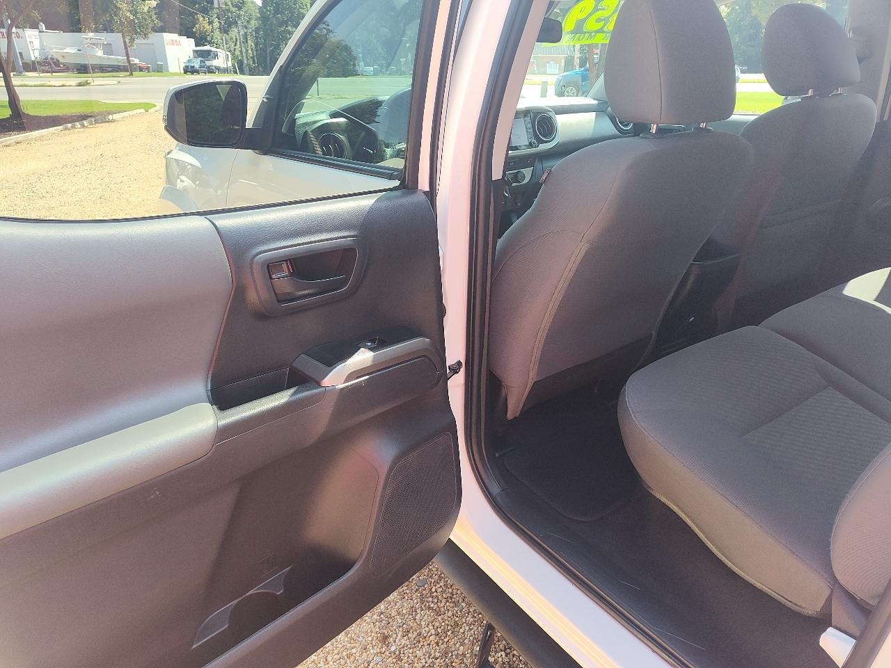 Toyota Tacoma 2WD SR5 Double Cab 5' Bed V6 AT (Natl) 2023